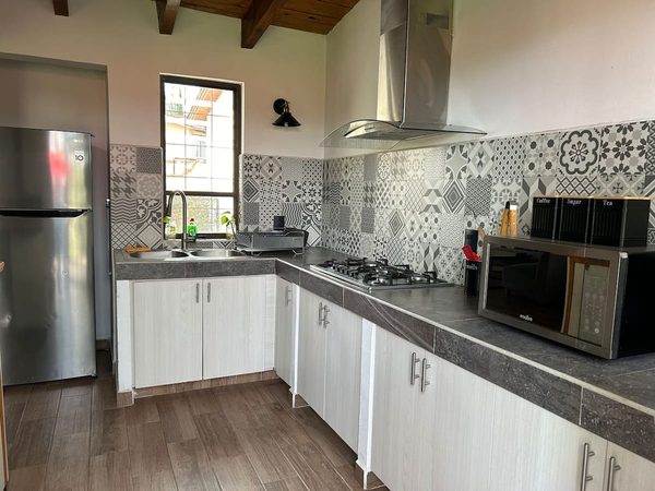 Cocina completa, foto del reporte de limpieza